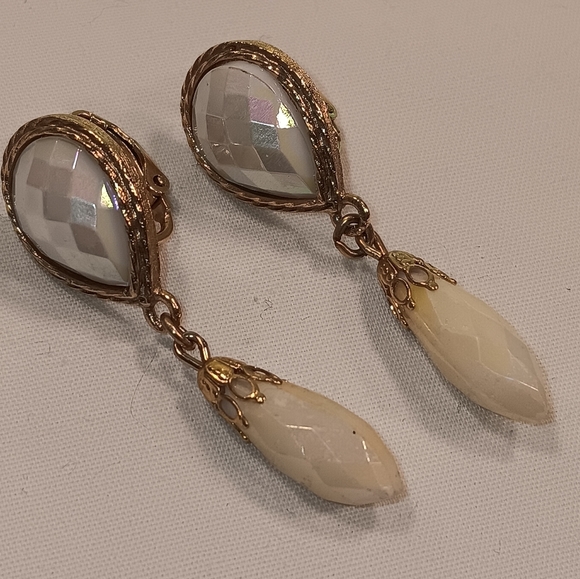 Women's faux pearl earrings - Picture 1 of 3